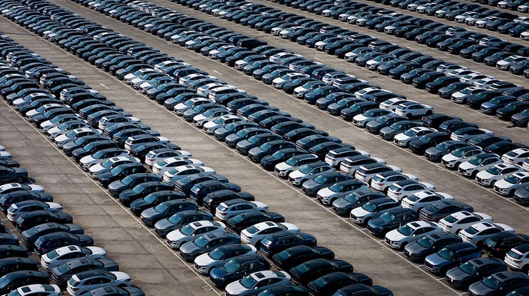 У березні українці купили понад 13 тисяч бензинових авто: які нові та вживані моделі обирали