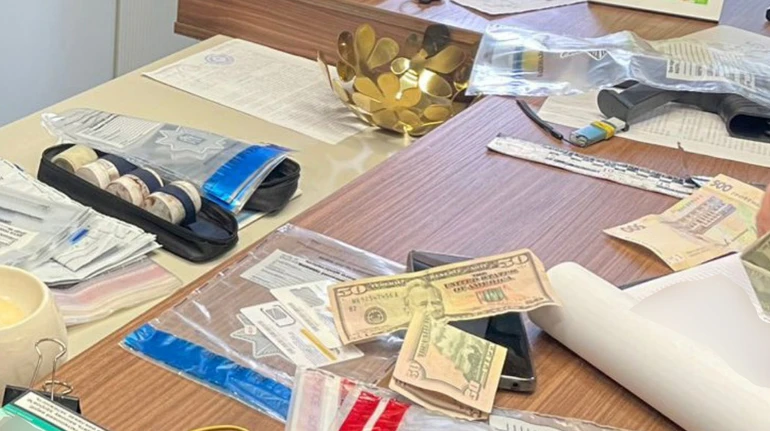 Мошенники скормили банкоматам сувенирные купюры на два миллиона гривен