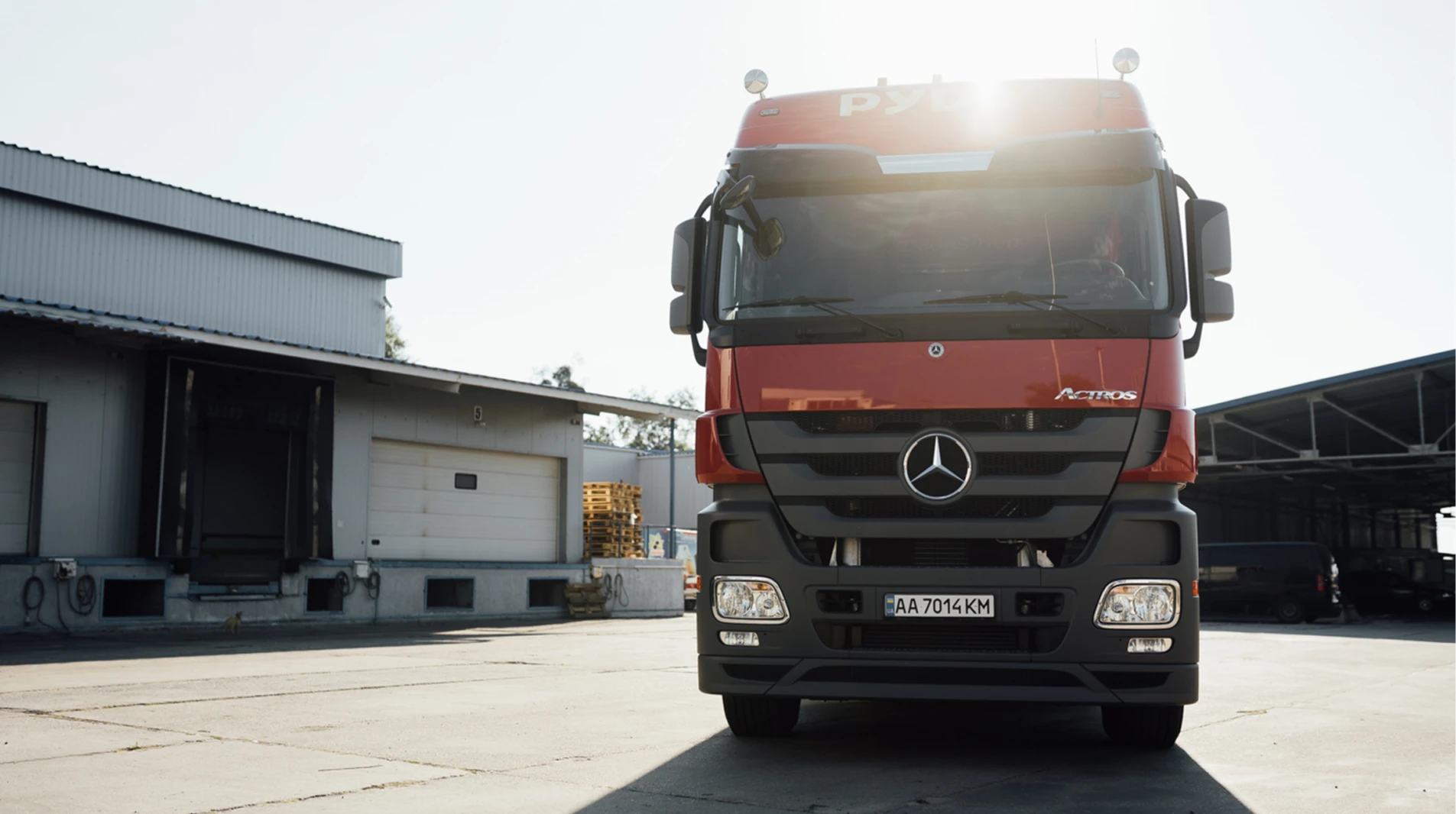 Будь-який збій у логістиці – це ризик: автомобілі Mercedes-Benz як основа успіху компанії Рудь
