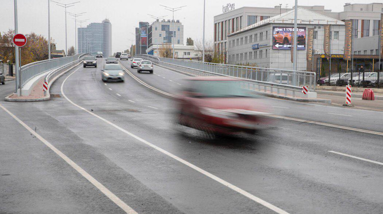 В Киеве открыли движение по обновленному путепроводу на Новоконстантиновской