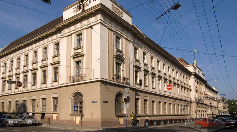 Прокуратура хочет вернуть здание Главной почты Львова в госсобственность