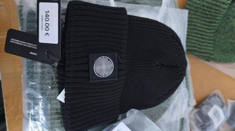 На Львівщині ліквідували два підпільних цехи, які відшивали підробки італійського бренду