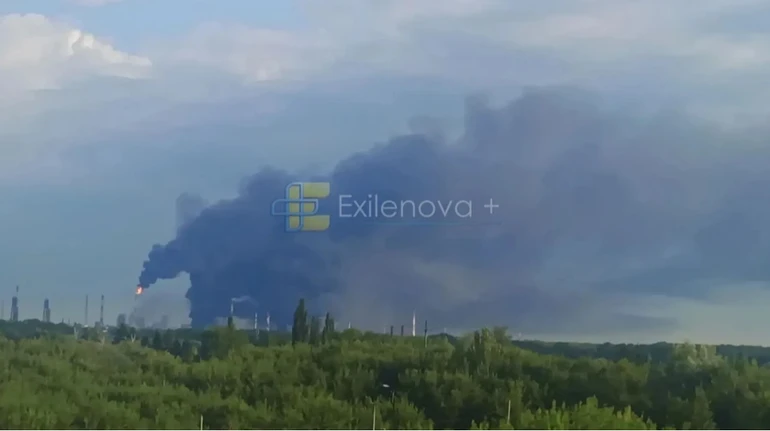 В РФ після атаки дронів палає НПЗ Газпрому в Башкортостані
