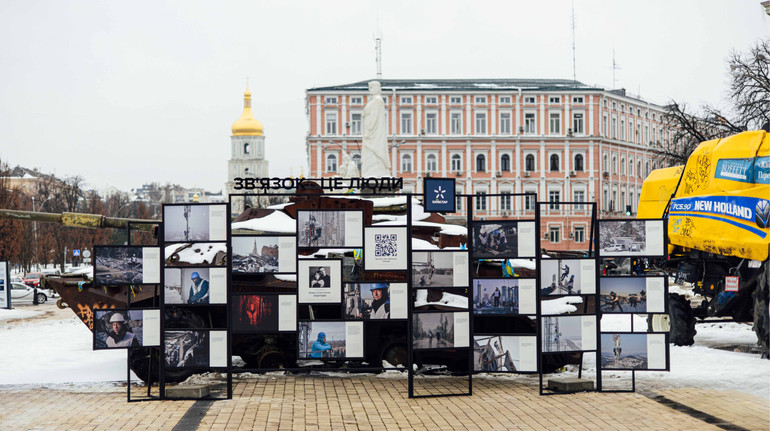 Фотопроект Киевстар о работе инженеров Связь - это люди представили в 4 городах Украины