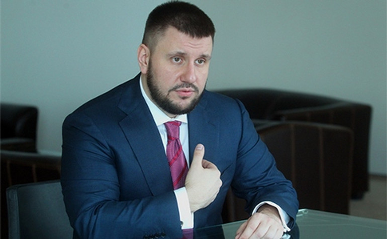 Екс-міністр Клименко вивів на рахунки своїх компаній 800 мільйонів доларів - Матіос