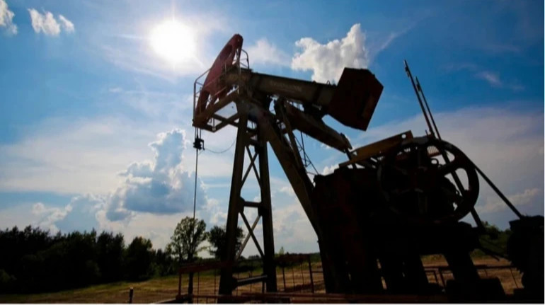 РФ будет перерабатывать 4,9 миллиона баррелей нефти в день вместо 5,5 миллионов – Bloomberg