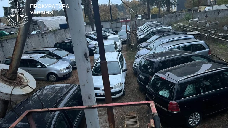 На Київщині батько та син продавали авто, призначені для ЗСУ