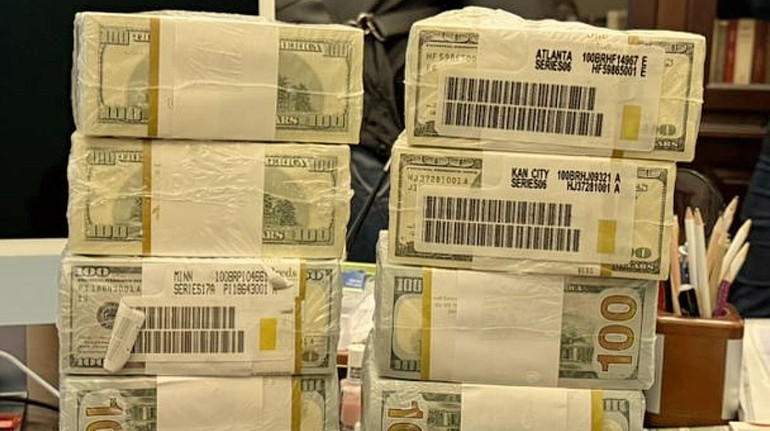 Пакунки доларів з операції Мідас: банкам заборонено видавати такі обсяги коштів – НБУ