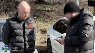 Посадовців Автомобільних доріг України затримали під час отримання хабаря