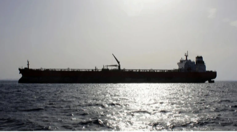 Росія планує почати супроводжувати судна тіньового флоту військовими кораблями