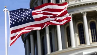 Заява сенаторів: США не повинні давати Путіну фінансовий рятувальний круг