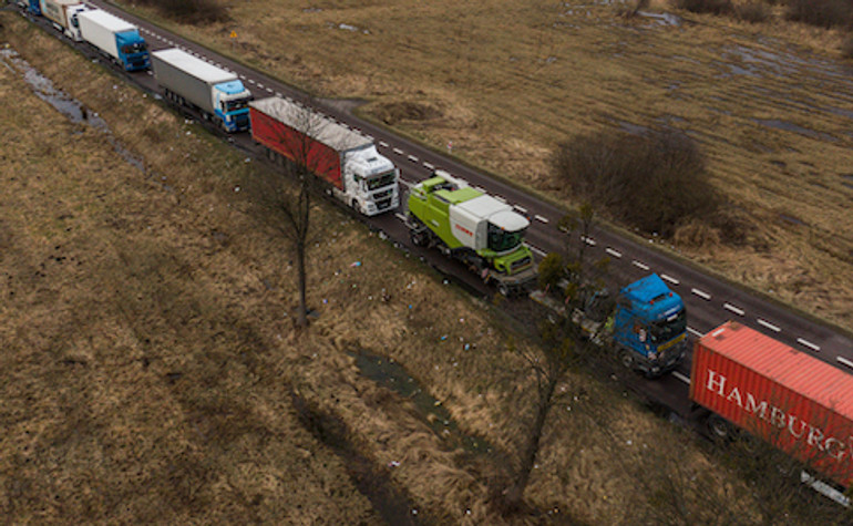 Польські протестувальники тимчасово розблокували пункт пропуску Краківець