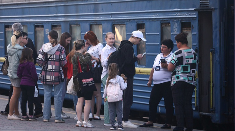 Зарплата как в Европе убедит треть украинцев не эмигрировать - опрос