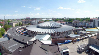 Громаді Франківська повернули половину центрального ринку