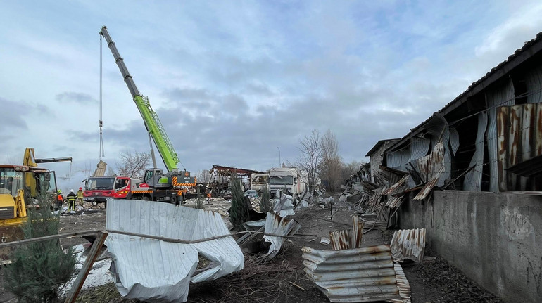 Последствия атаки РФ на Киев: повреждено производство Текстиль-Контакт