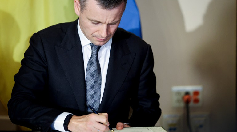 Украина подписала с ЕС соглашение по использованию доходов от замороженных активов РФ