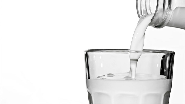 Підприємства працюють на склад: ціни на українське молоко відреагували на падіння попиту