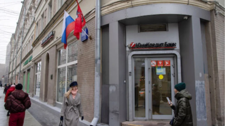 Банк UniCredit продаст только часть своего российского бизнеса, останется на рынке
