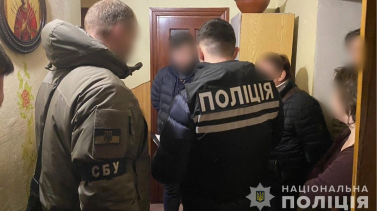 Поліція та СБУ викрили групу банкірів, які привласнили кошти клієнтів на понад 5 мільйонів