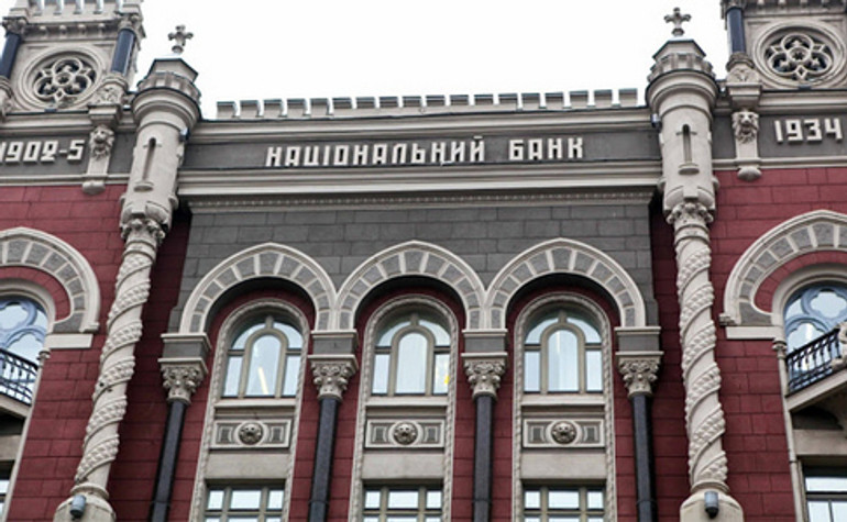 НБУ продовжив вимогу про продаж 50% валютної виручки на півроку
