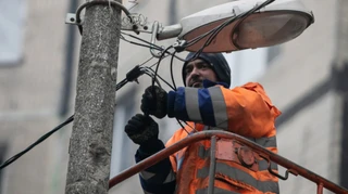 У 13 областях нові знеструмлення через ворожі обстріли та негоду