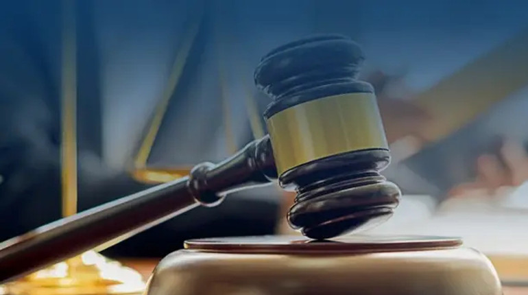 П’ять мільйонів гривень переплати за ноутбуки: у Києві судитимуть посадовця