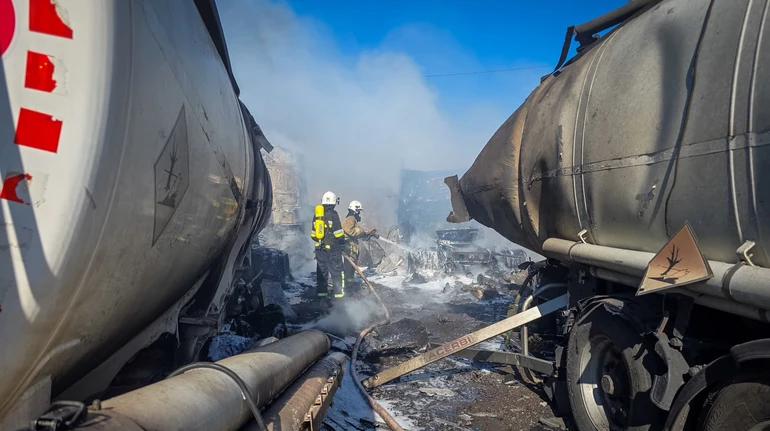 На Одещині росіяни поцілили два бензовози та газовоз, є загиблий