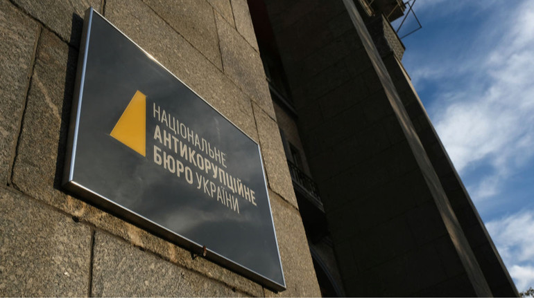 Чиновник СБУ требовал 300 тысяч долларов: НАБУ завершило следствие
