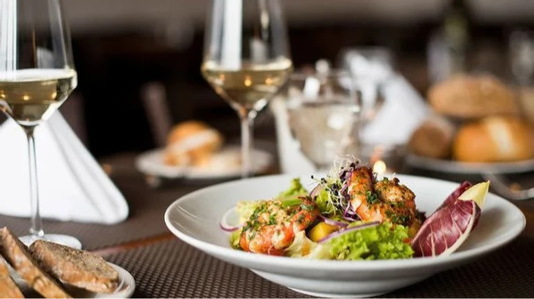 Попри енергетичні виклики, більшість закладів у сфері HoReCa працюють у звичайному режимі – опитування