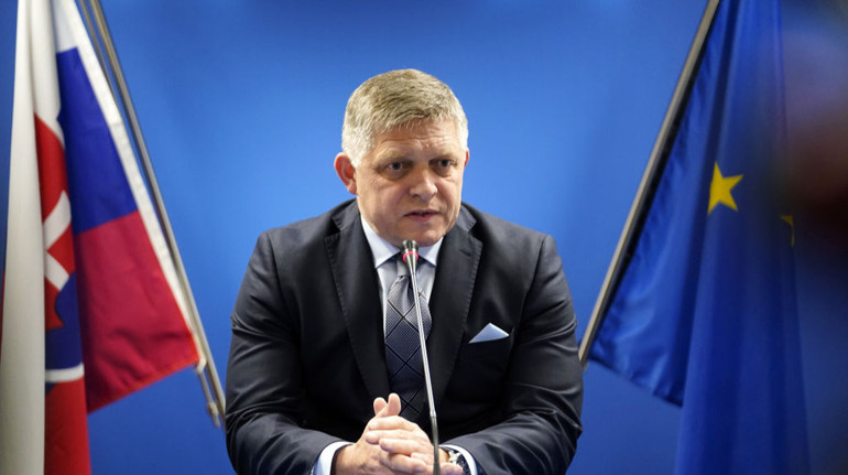 Фицо написал письмо лидерам ЕС с жалобами на Зеленского из-за остановки транзита газа
