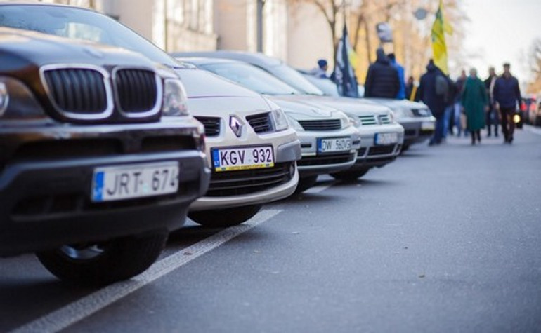 Нардепи посилили покарання за автомобілі на єврономерах