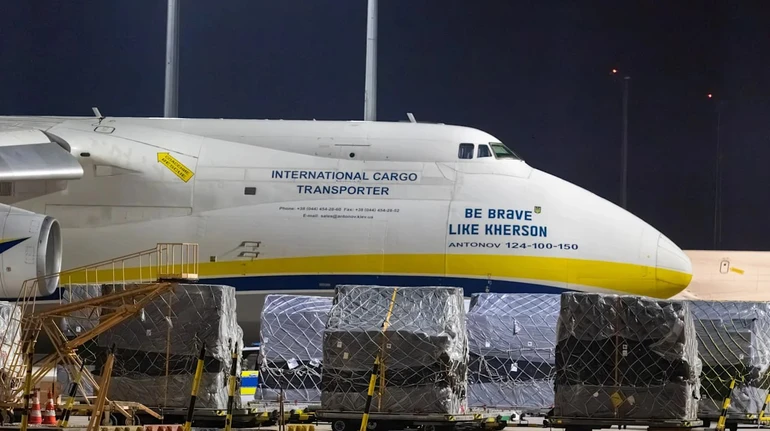 У аеропорту Лейпцига біля вантажного літака Ан-124 знайшли БпЛА