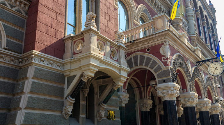 За тиждень Нацбанк продав 875 мільйонів доларів