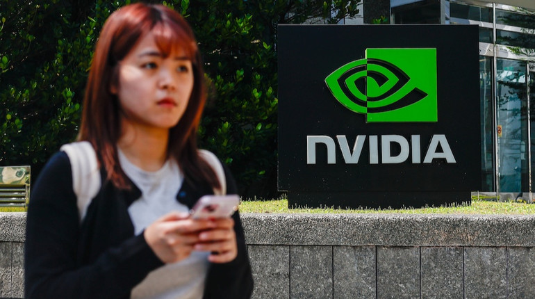 США разрешат поставки ИИ-чипов Nvidia в Китай – Трамп