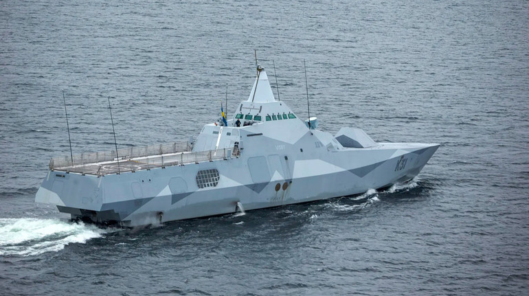 Подозрительное российское судно заставило корабли НАТО провести спецоперацию
