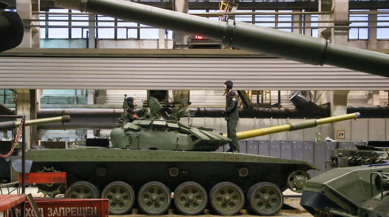 В России неожиданно началось сокращение производства на военных заводах