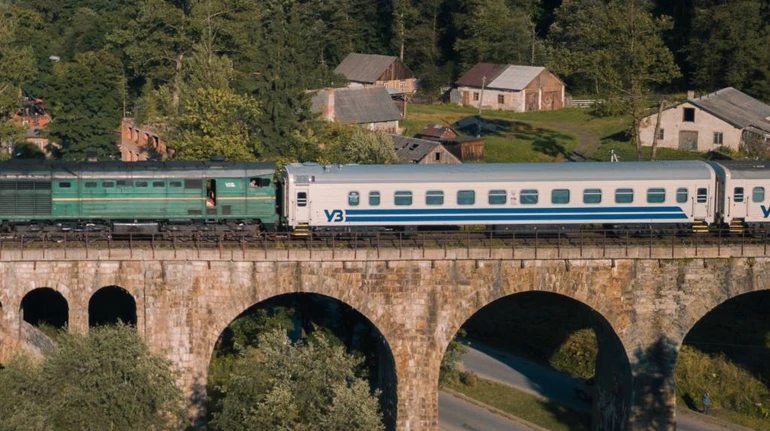 До Карпат курсуватимуть додаткові поїзди: в які дні та за яким графіком