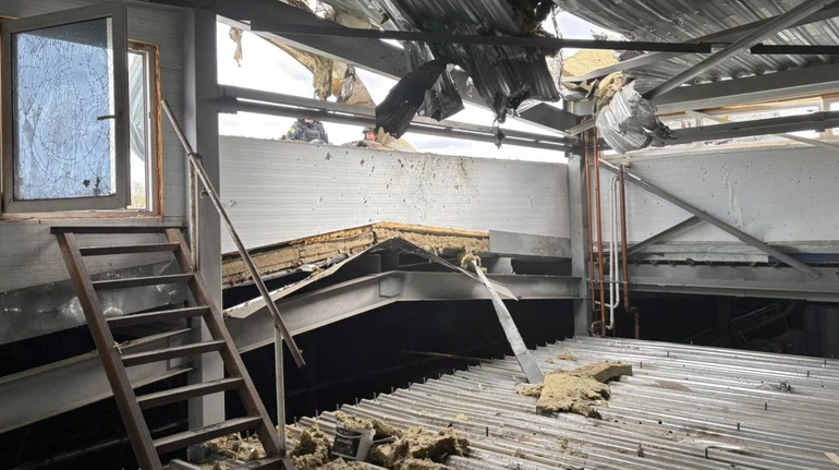 Ударний безпілотник поцілив у мʼясокомбінат на Харківщині