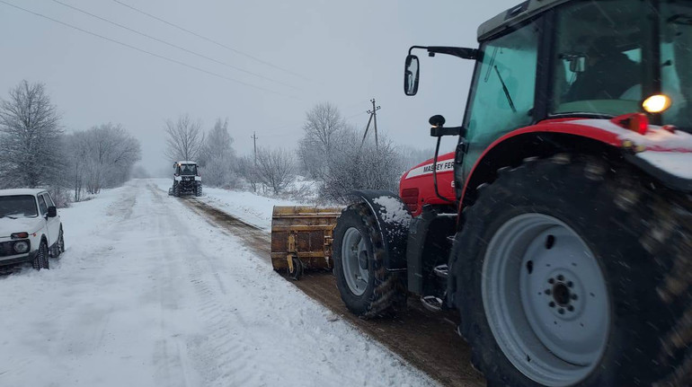 На ряде украинских дорог ограничили движение из-за непогоды