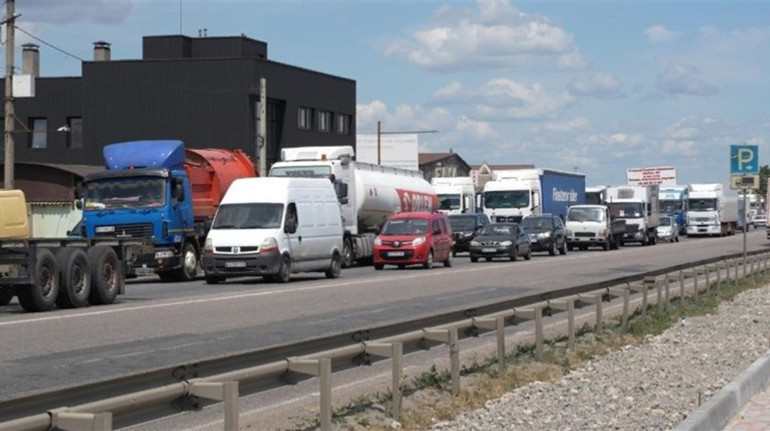 Грузовикам запретили движение по трассе Одесса–Рени