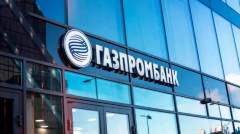 Топбанкіри останнього російського банку в ЄС заробили мільйони євро на санкціях – FT
