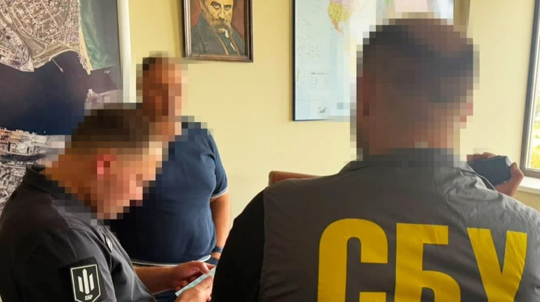 Посадовця Чорноморського порту викрили на хабарі