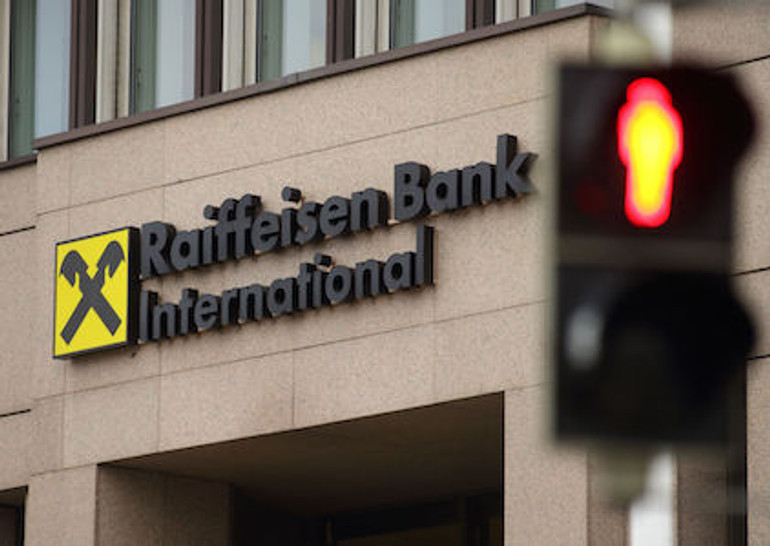 НАЗК тимчасово вилучило Raiffeisen Bank зі списку спонсорів війни