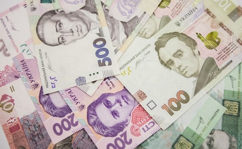 Официальный курс гривни снижается второй день подряд