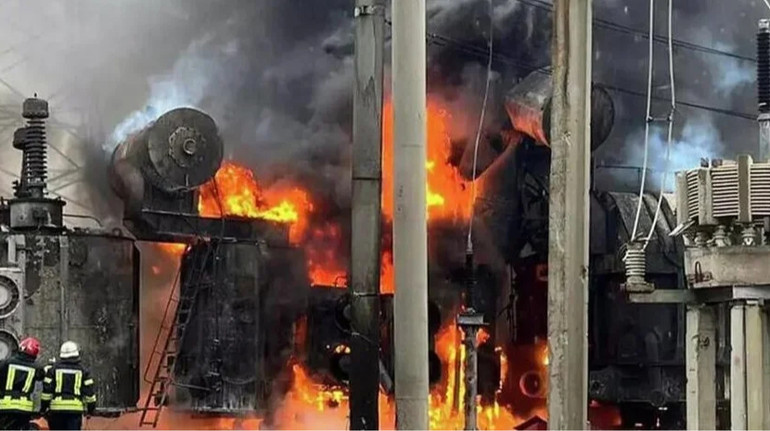 За четыре года Россия более 60 раз массированно обстреляла энергетику Украины