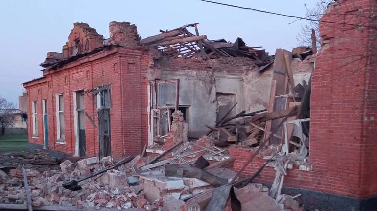 Ворог масовано обстріляв залізницю на Харківщині: є суттєві пошкодження