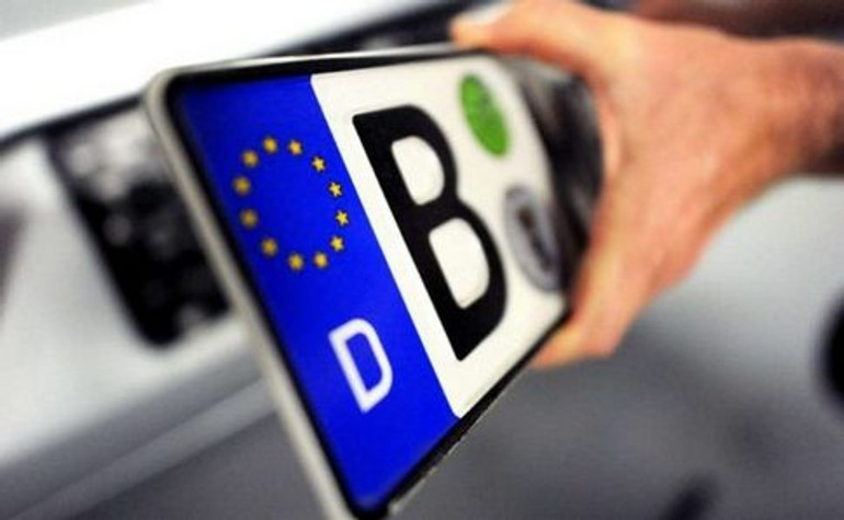 Рада отложила введение штрафов за евробляхи до 24 августа