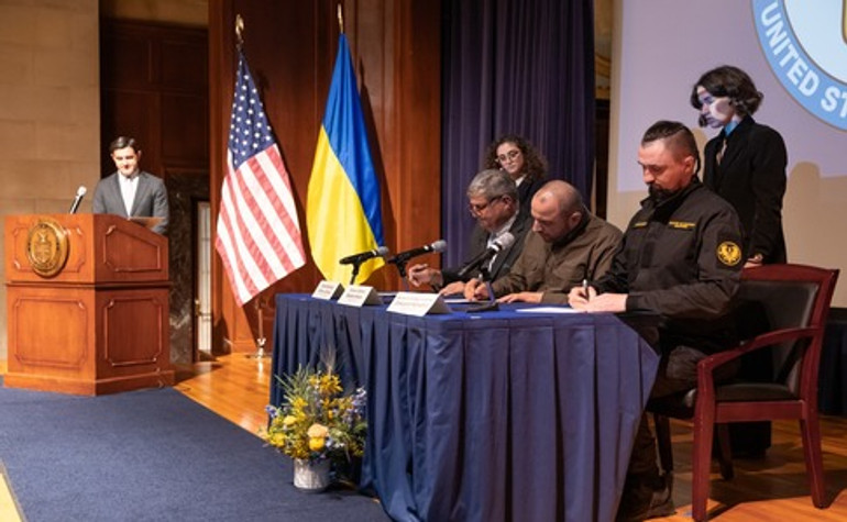 Зброї буде більше: Україна і США підписали меморандум про спільне виробництво