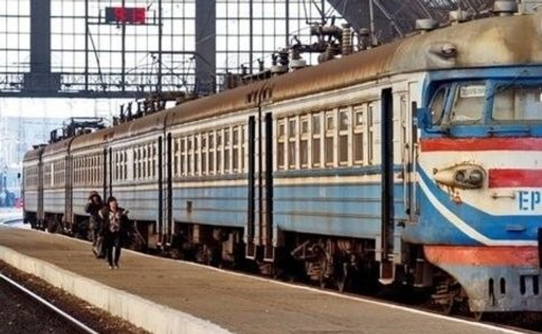 Укрзалізниця з 1 червня 2020 року почне відновлення роботи приміських потягів.