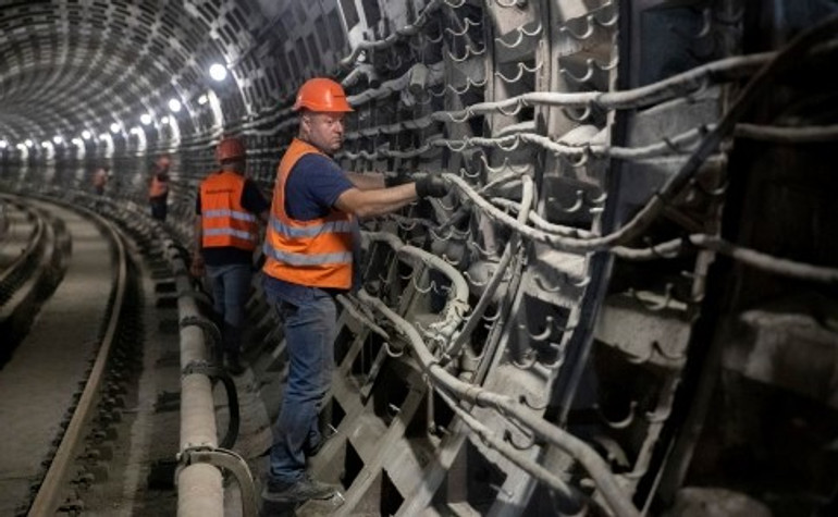 Стало известно, когда запустят движение поездов метро между Лыбедской и Демеевской в Киеве